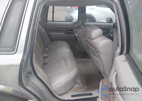 1990 Lincoln Town Car Signature from USA, damaged, VIN 1LNLM82F2LY744198